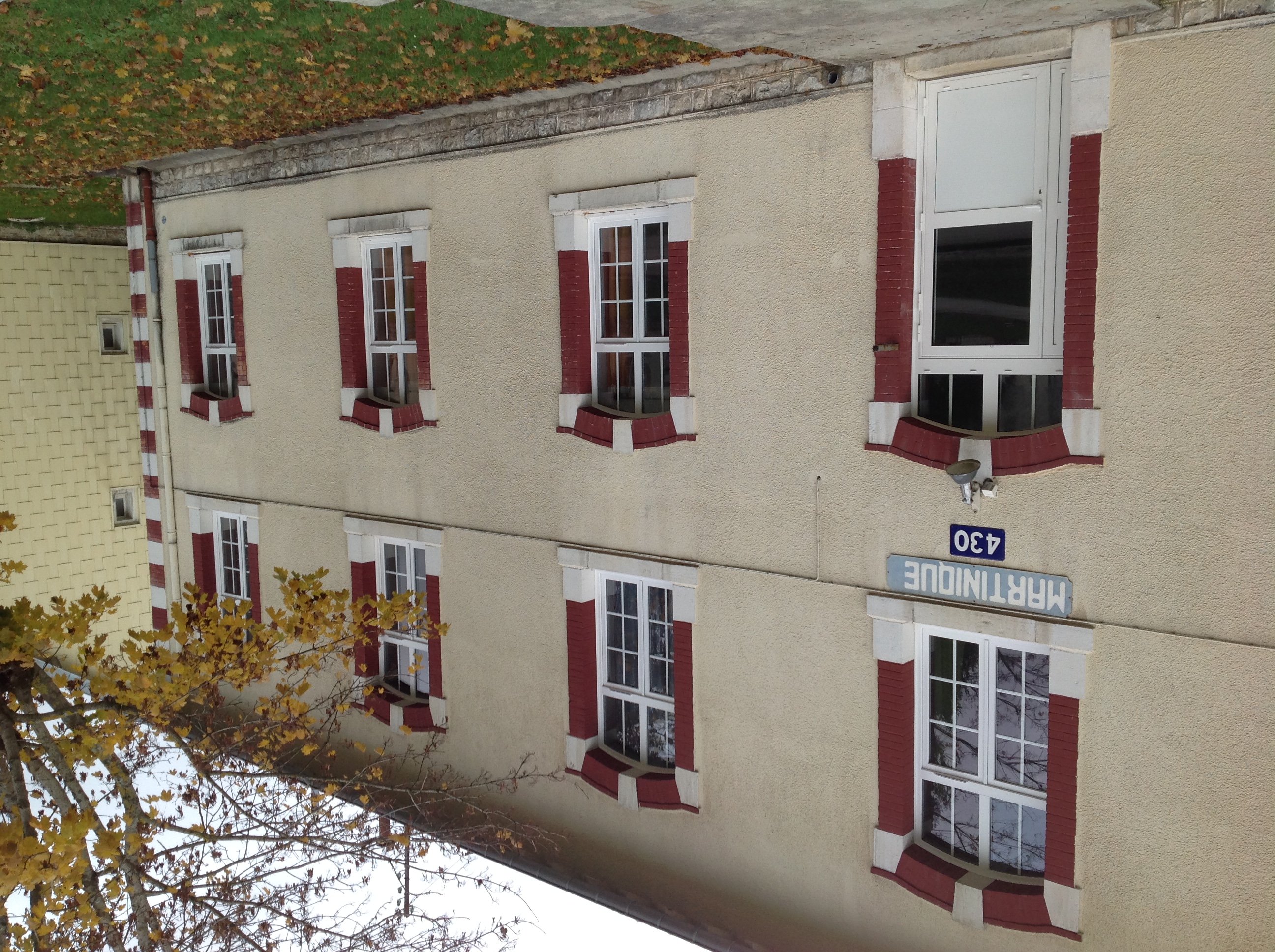 Volet posé sur façade par Alain Eme Menuiserie près de Besançon