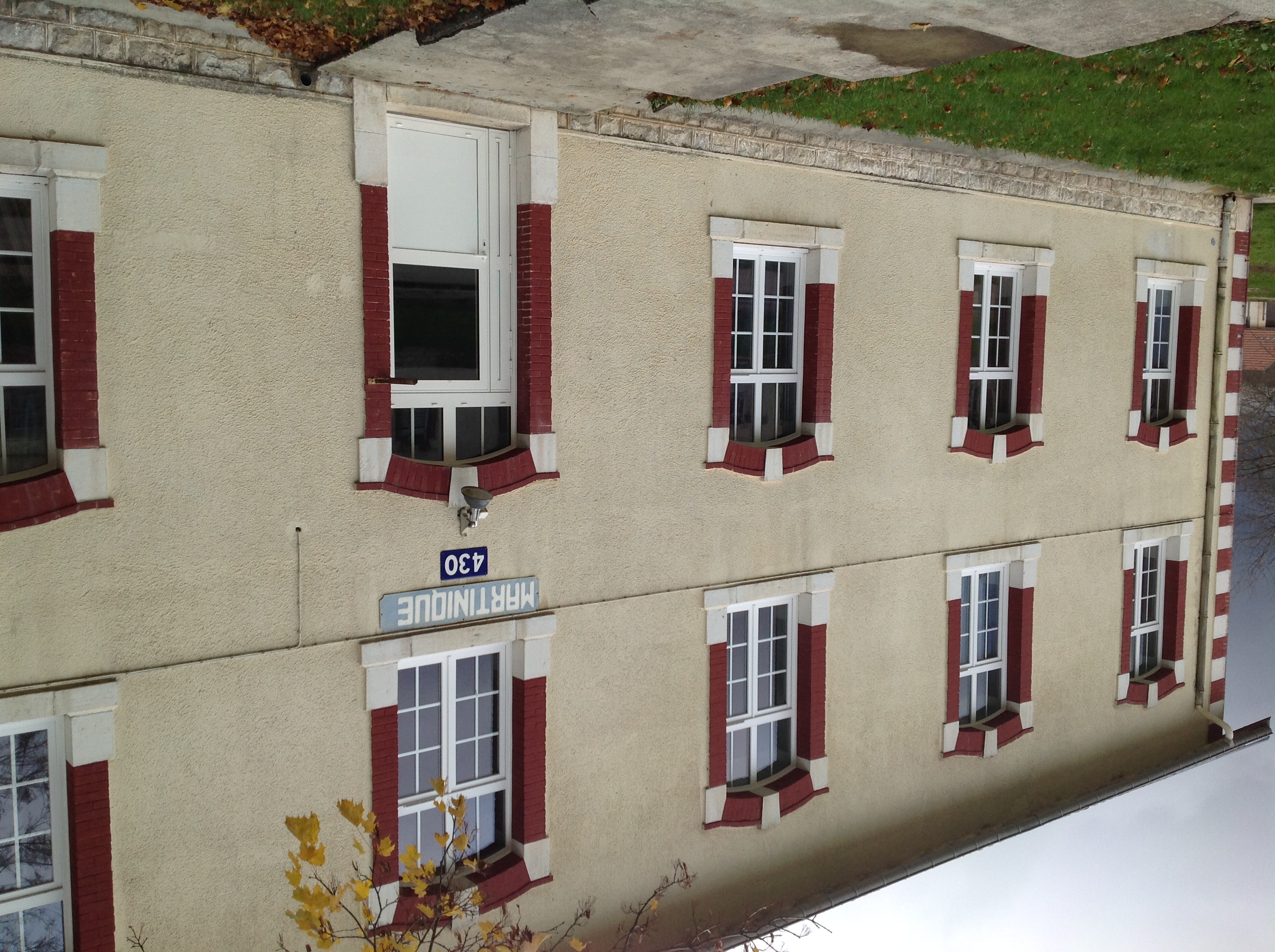Volet posé sur façade par Alain Eme Menuiserie près de Besançon